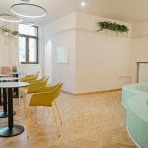 wiggle room lahovari lounge