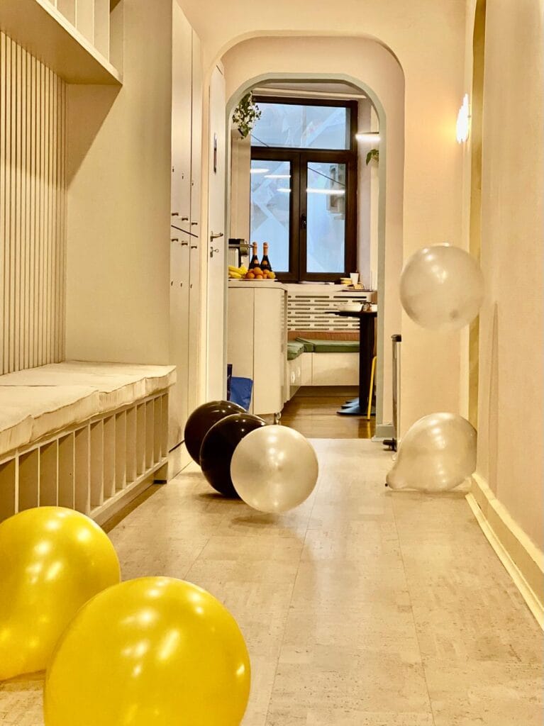 Wiggle Room Lahovari Party Balloons